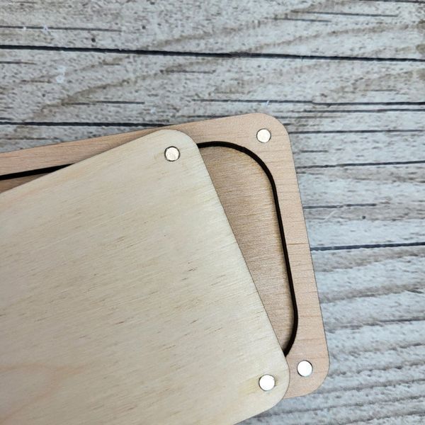 060697 Wooden needle case for long needles Ornament with a magnetic strip for needles