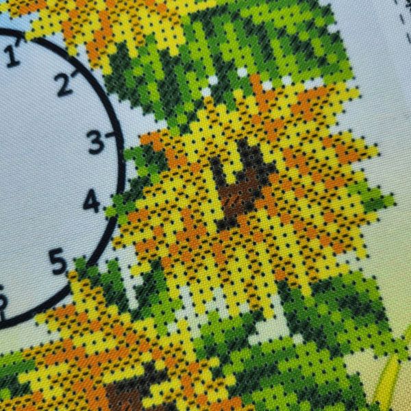 1818008 Часы с рамкой Венок с подсолнухами, заготовка для вышивки бисером схема-ба-1818008 фото