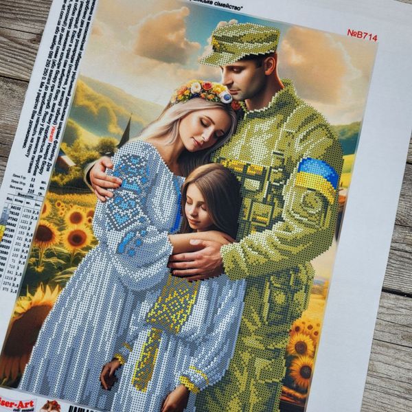 В714 Українське сімейство, набір для вишивки бісером картини В714 фото