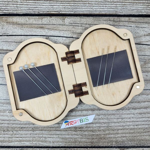 060666 Wooden needle case For the Seamstress with a magnetic strip for needles