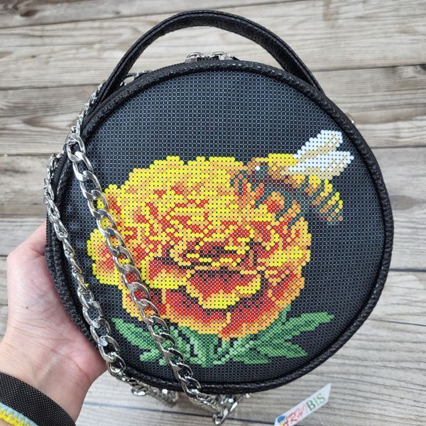 VBG_215 Marigold with a Bee (19*19*6 cm), bead embroidery kit for a bag