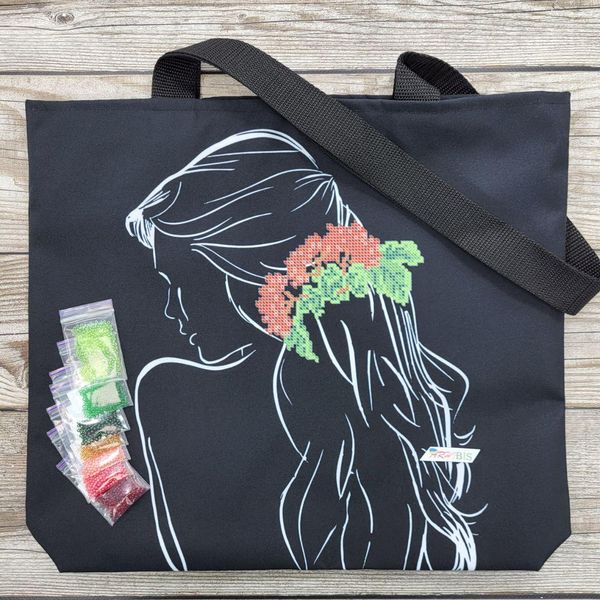СВ168 Пошитая сумка-шоппер с девушкой, набор для вышивки бисером СВ168 фото