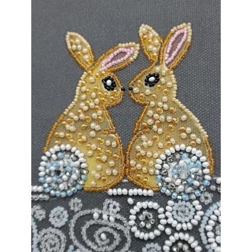 AB-877 Влюбленные кролики, набор для вышивки бисером на натуральном художественном холсте AB-877 фото