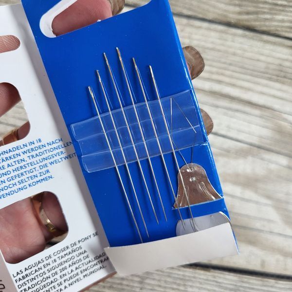 Set of PONY Gold Eye beading needles No.10 with a needle threader